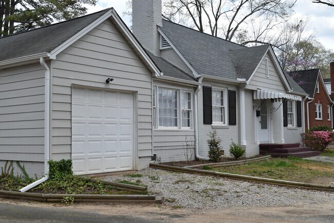 Foto del edificio - 2619 Providence Rd