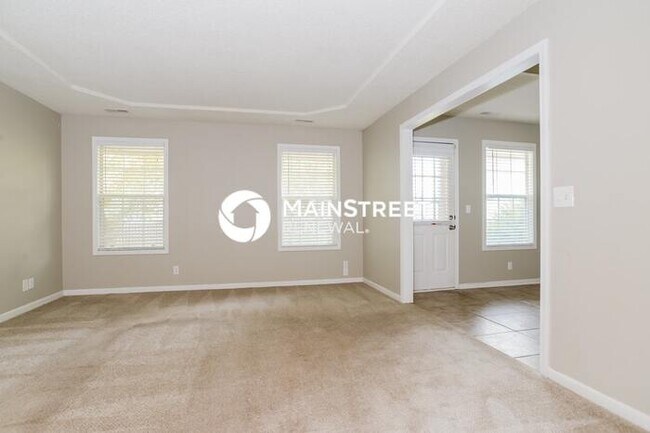 Building Photo - 3 Bedroom Pet-Friendly Home in Raymore, MO with Main Street Renewal
