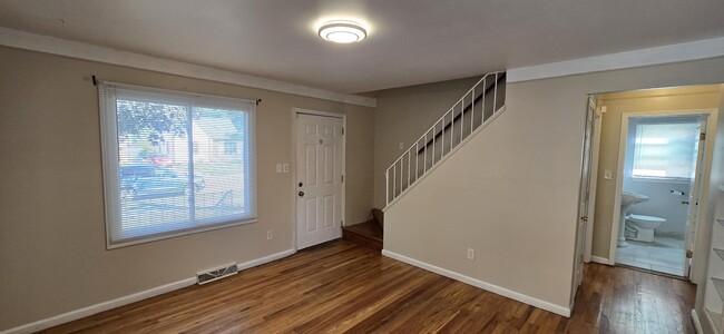 Building Photo - 4924 Hipp St