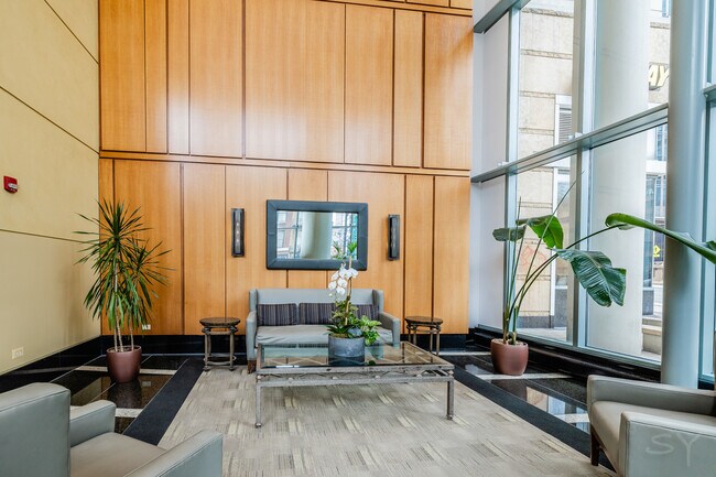 Building Photo - 345 N La Salle Dr