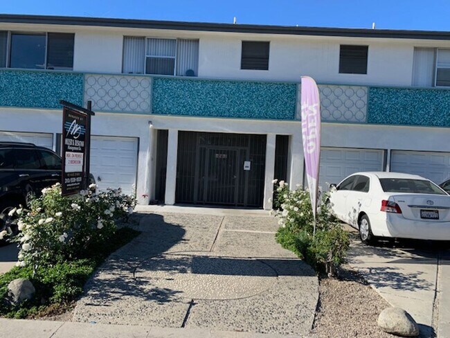 Foto del edificio - 3747 Clarington Ave