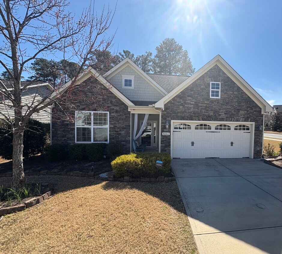 Foto principal - 4662 Crown Pkwy