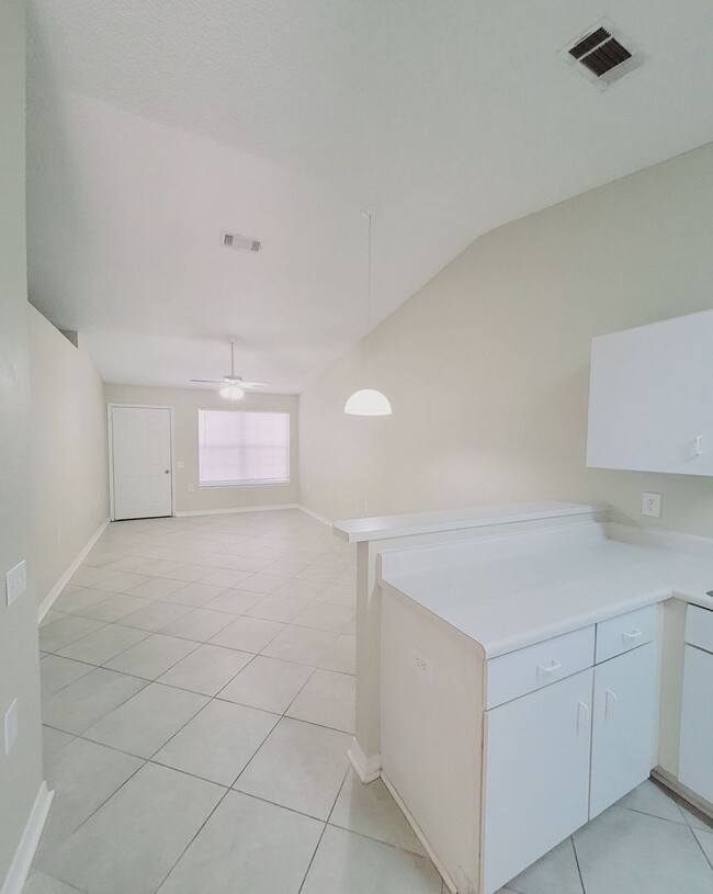 Building Photo - MOVE IN SPECIAL: Waived $350 Cleaning Fee!...