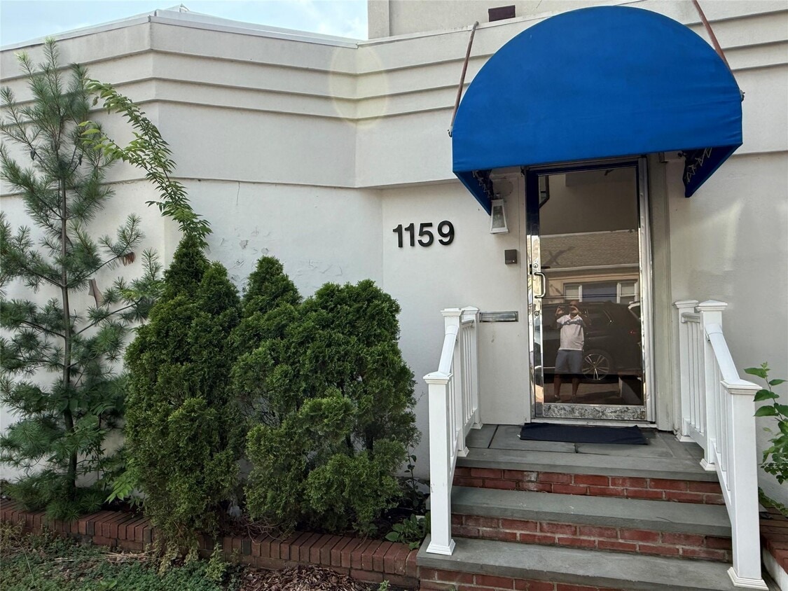 Primary Photo - 1159 Broadway