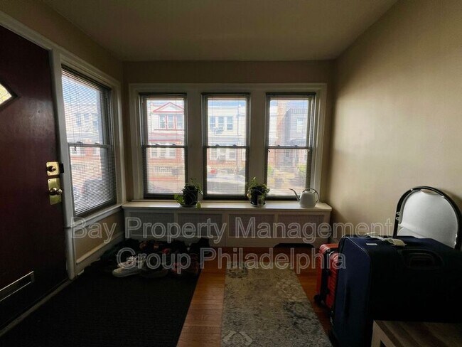 Building Photo - 220 Rosemar St