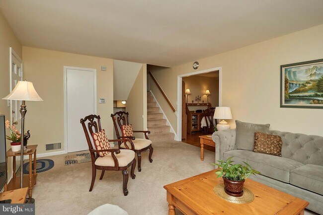 Building Photo - 3812 Wexford Dr