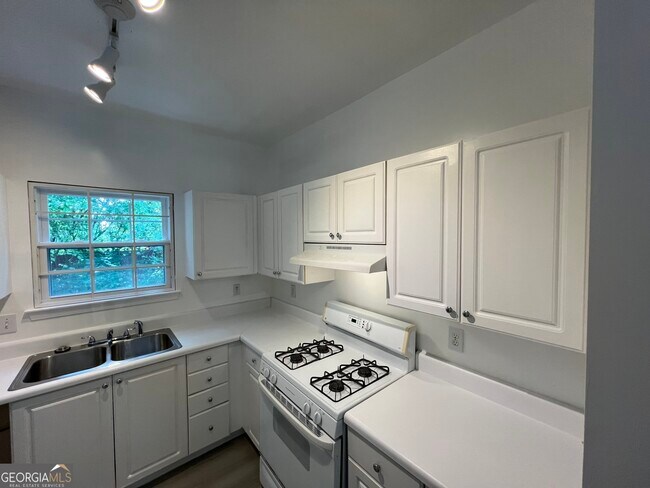 Foto del edificio - 593 Cooper St SW