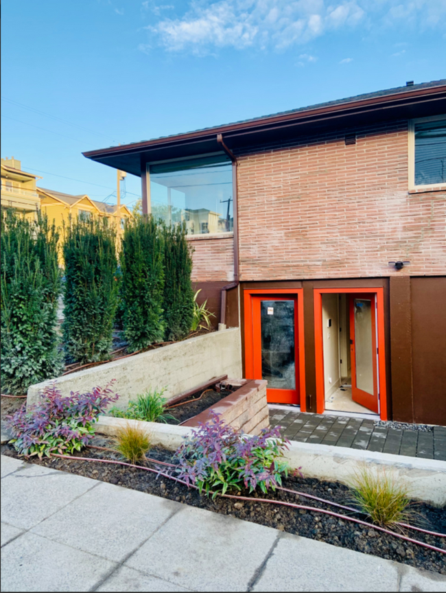 Building Photo - Spacious 2 Bed, 1 Bath in Ballard - Enjoy ...