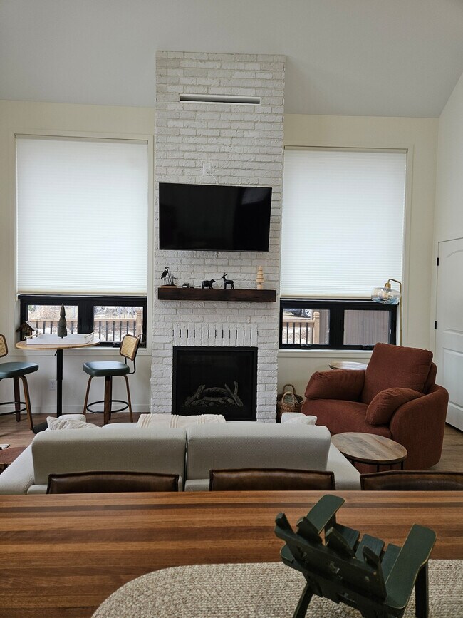 Foto del edificio - 5913 Lake Edge Rd