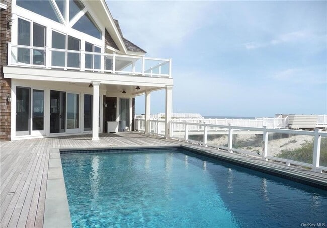 Building Photo - 743 Dune Rd