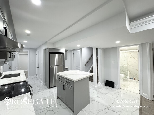 Building Photo - Modern 2-Bedroom Basement Apartment with H...