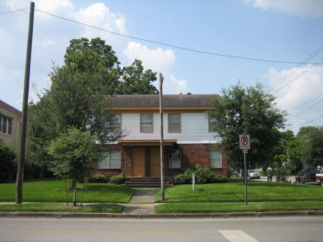1602 W Alabama Front - 1602-1606 W Alabama St