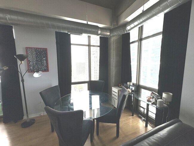 Building Photo - 125 E 13th St