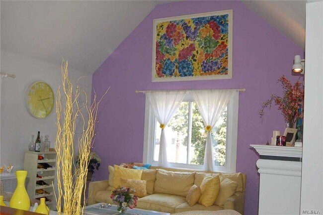 Foto del edificio - 79 Edgewood Rd
