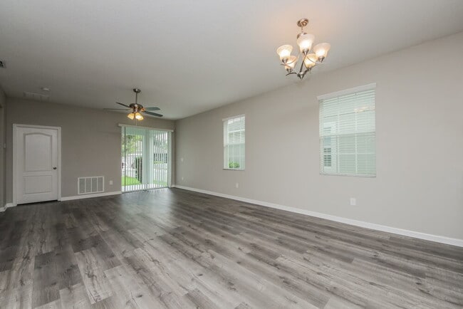 Foto del edificio - 6841 Goldflower Ave