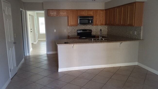 Building Photo - Great location in Westlake Village!