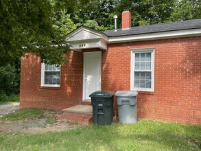 Building Photo - 254-256 N Elm St