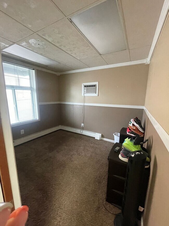 Building Photo - Comfortable and low-maintenance 3 bedroom ...