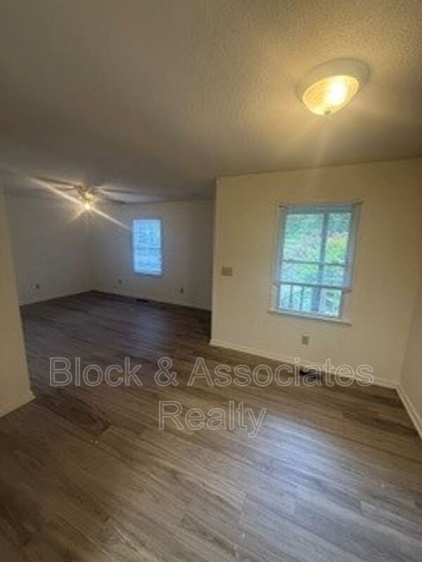 Foto del edificio - 1325 Timberlane