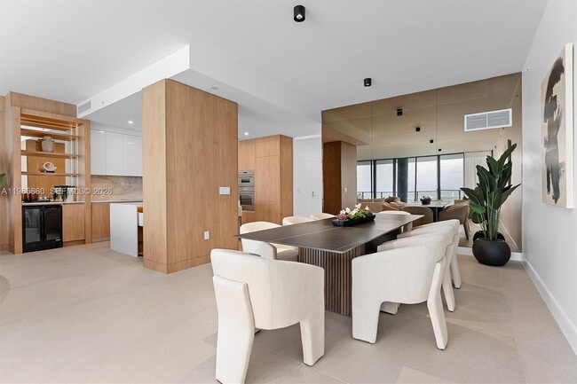 Foto del edificio - 700 NE 24th St