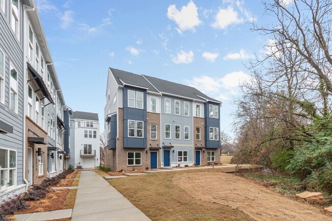 Building Photo - Charming Brand New 3BR Townhome in Uptown ...