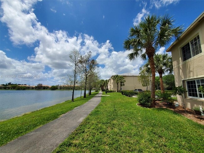 Foto del edificio - 5041 Wiles Rd