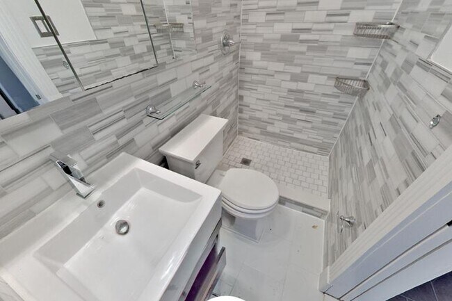 Foto del edificio - 199 E 3rd St