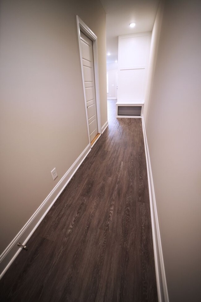 Building Photo - 220 Drayton Dr