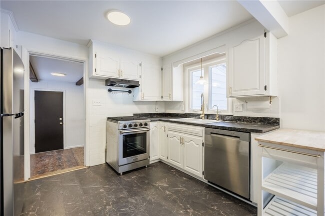 Foto del edificio - 105 Chestnut Dr