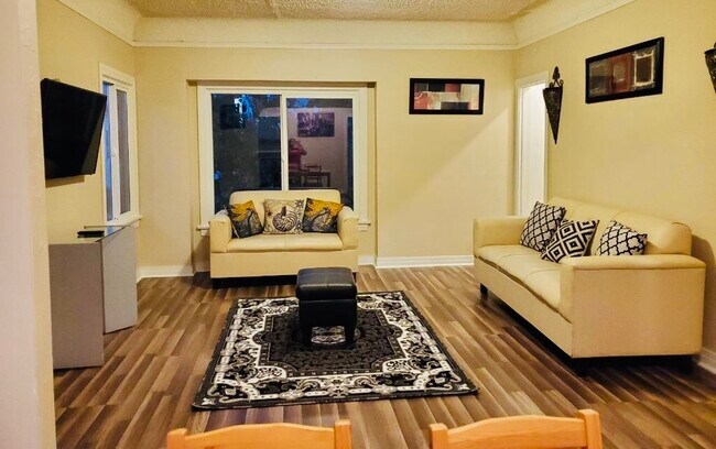 Spacious Living Room - 1205 1/2 Gordon St