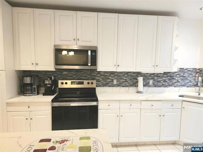 Foto del edificio - 8915 Bergenwood Ave