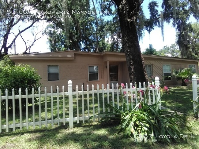 Foto del edificio - 3 Bedroom with Fenced in Backyard!!