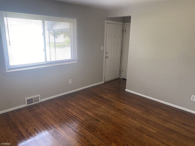 Foto del edificio - 3 br, 1 bath House - 22366 Columbus Ave