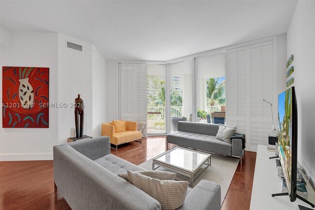 Foto del edificio - 715 Crandon Blvd