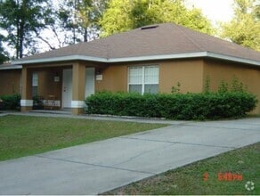Building Photo - 2721 NE 22nd Ct