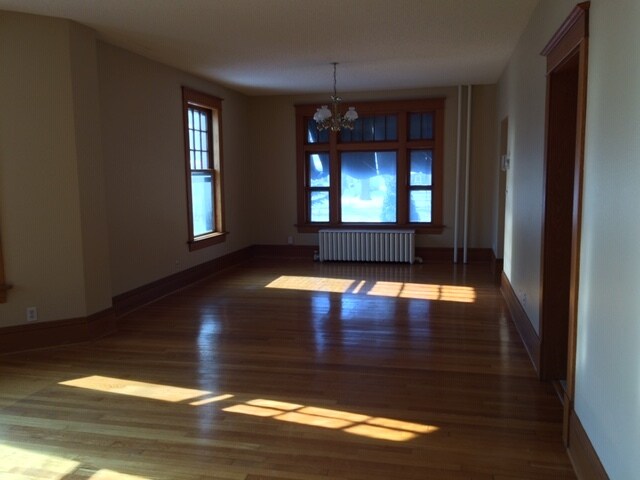 Building Photo - 1102 6th St S