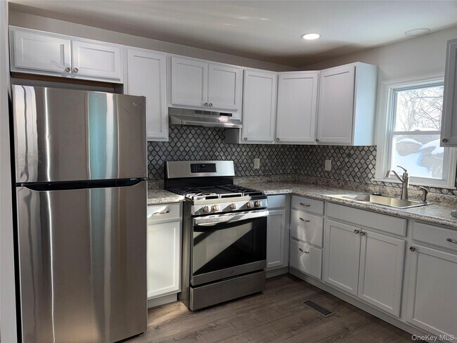 Foto del edificio - 8 Hideaway Ln