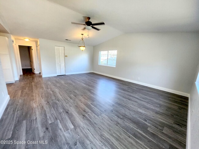 Building Photo - 122 Atlas Ln