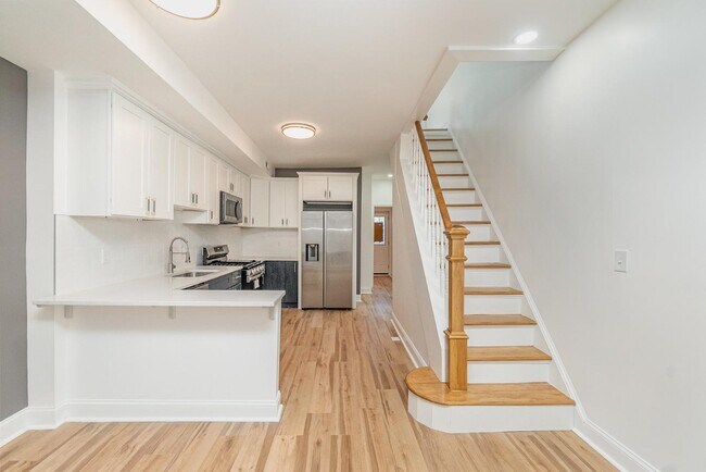 Foto del edificio - 727 N Collington Ave