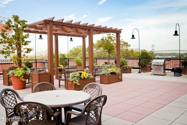 Foto del edificio - 2 br, 2 bath Apartment - 354 EAST 94TH STREET