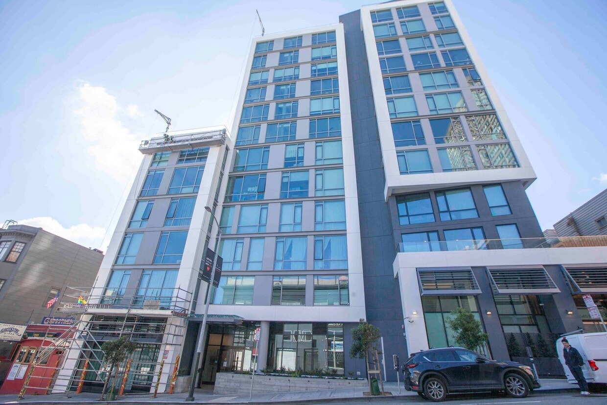 Foto principal - 2BD/2BA Modern Condo w/ Abundant Natural L...