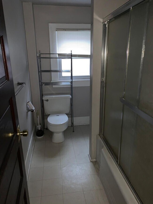 Foto del edificio - 2 br, 1 bath House - 6 Garfield Ave