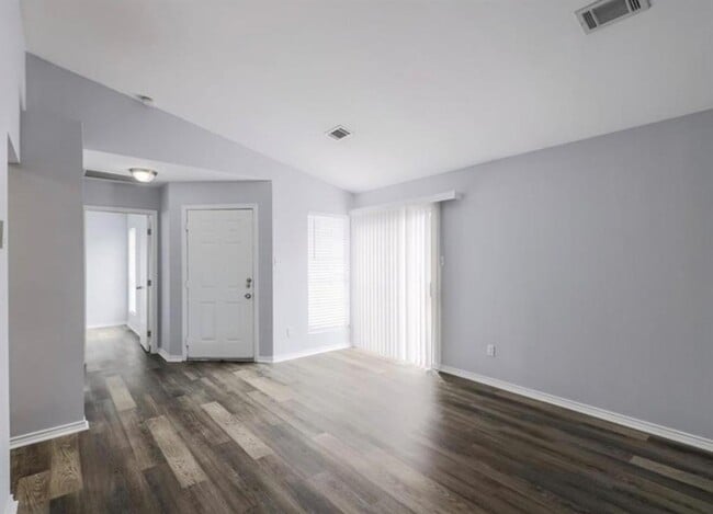 Building Photo - 2132 Andover Dr