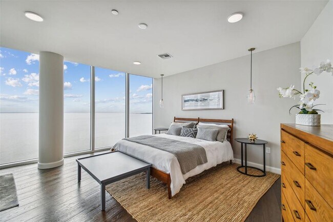 Foto del edificio - 2900 W Bay to Bay Blvd