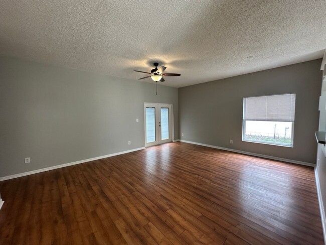 Building Photo - Freshly Updated Heritage Estates Pool Home for Rent