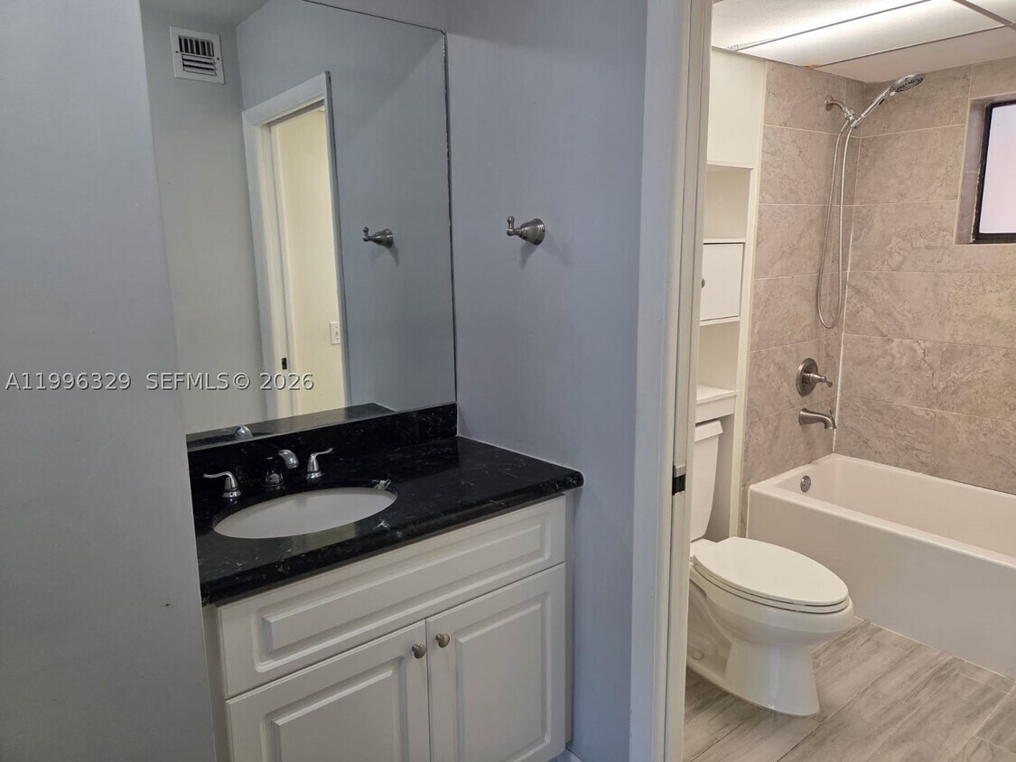 Foto del edificio - 8015 SW 107th Ave
