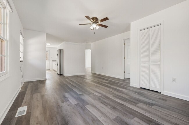 Foto del edificio - **APPLICATION PENDING 2/4/2026** Newly renovated single family in Carrboro! Available 2/1/2026!