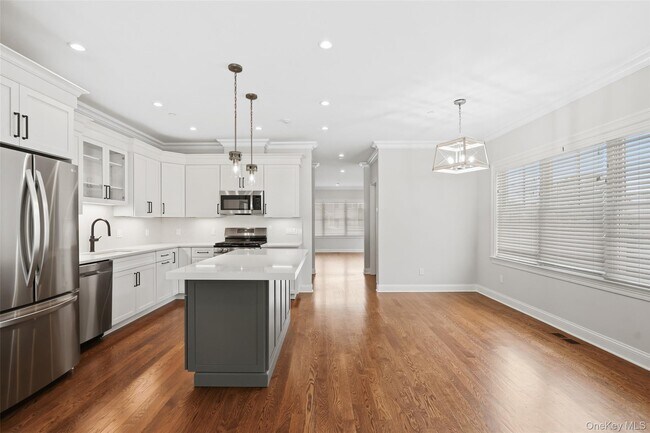 Foto del edificio - 124 Maple Ave