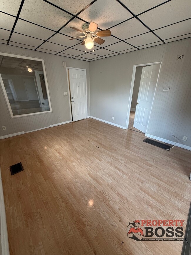 Building Photo - 3927 Elm St