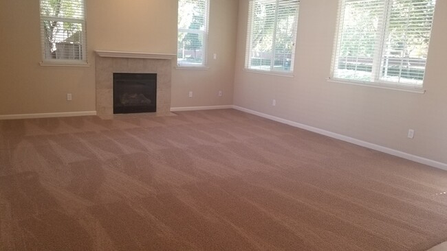 Building Photo - Classic 3/2 Home in Sacramento!